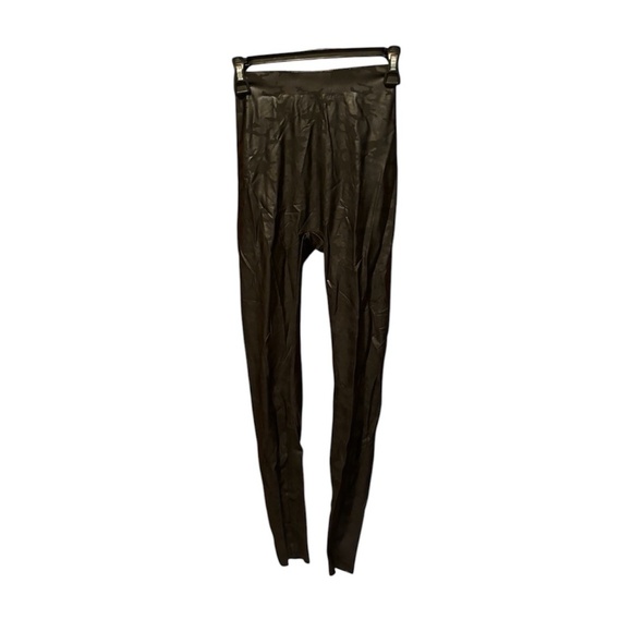 Hue Layering Weightless High Rise Leggings in Black Camo Small - Picture 1 of 5